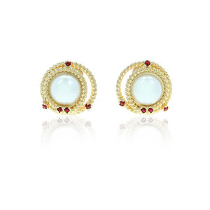 DIANA - A regal earring that will truly make you feel like a queen, made of light gold with pearl and ruby stone. - A.Z. Bigiotterie