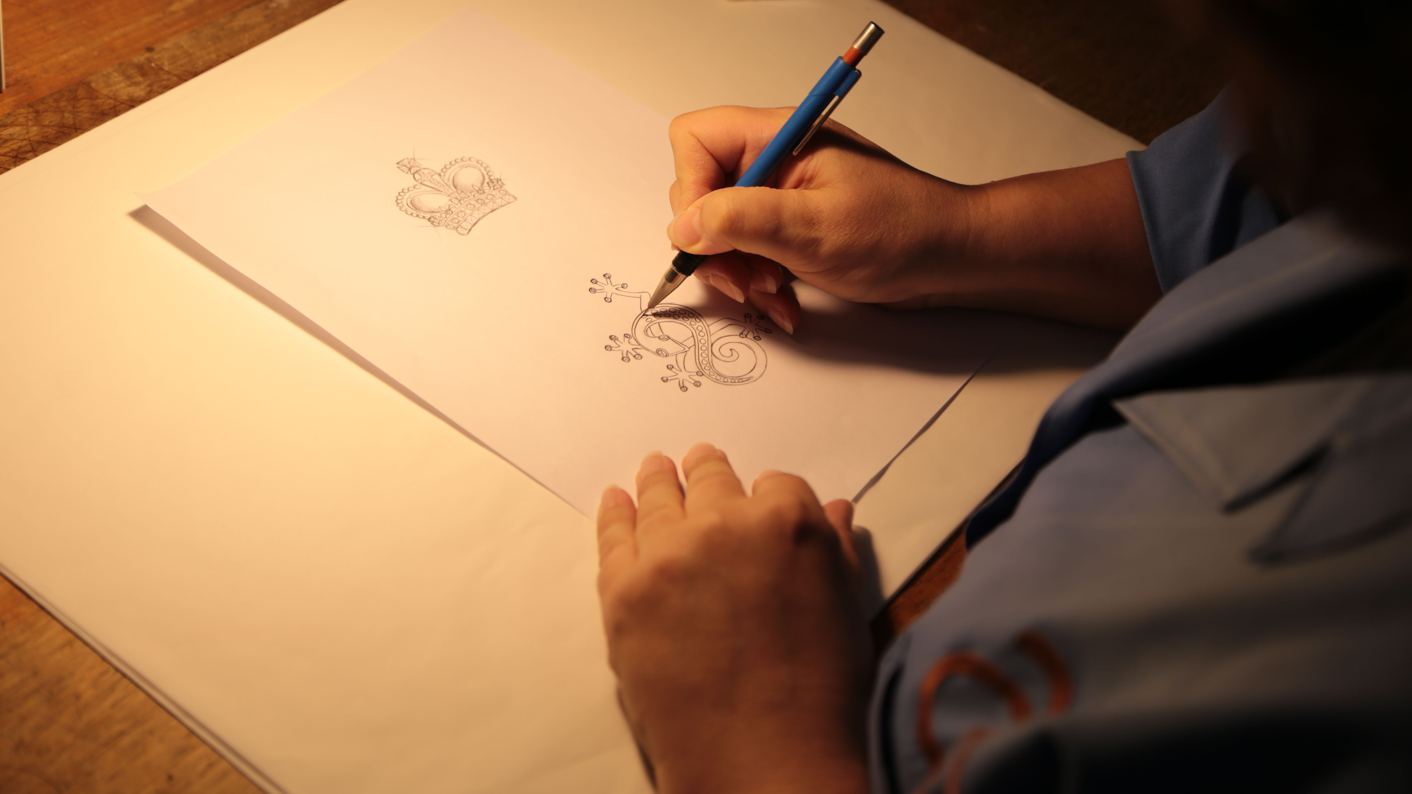 La tua idea... nelle nostre mani... ...è un bijoux !