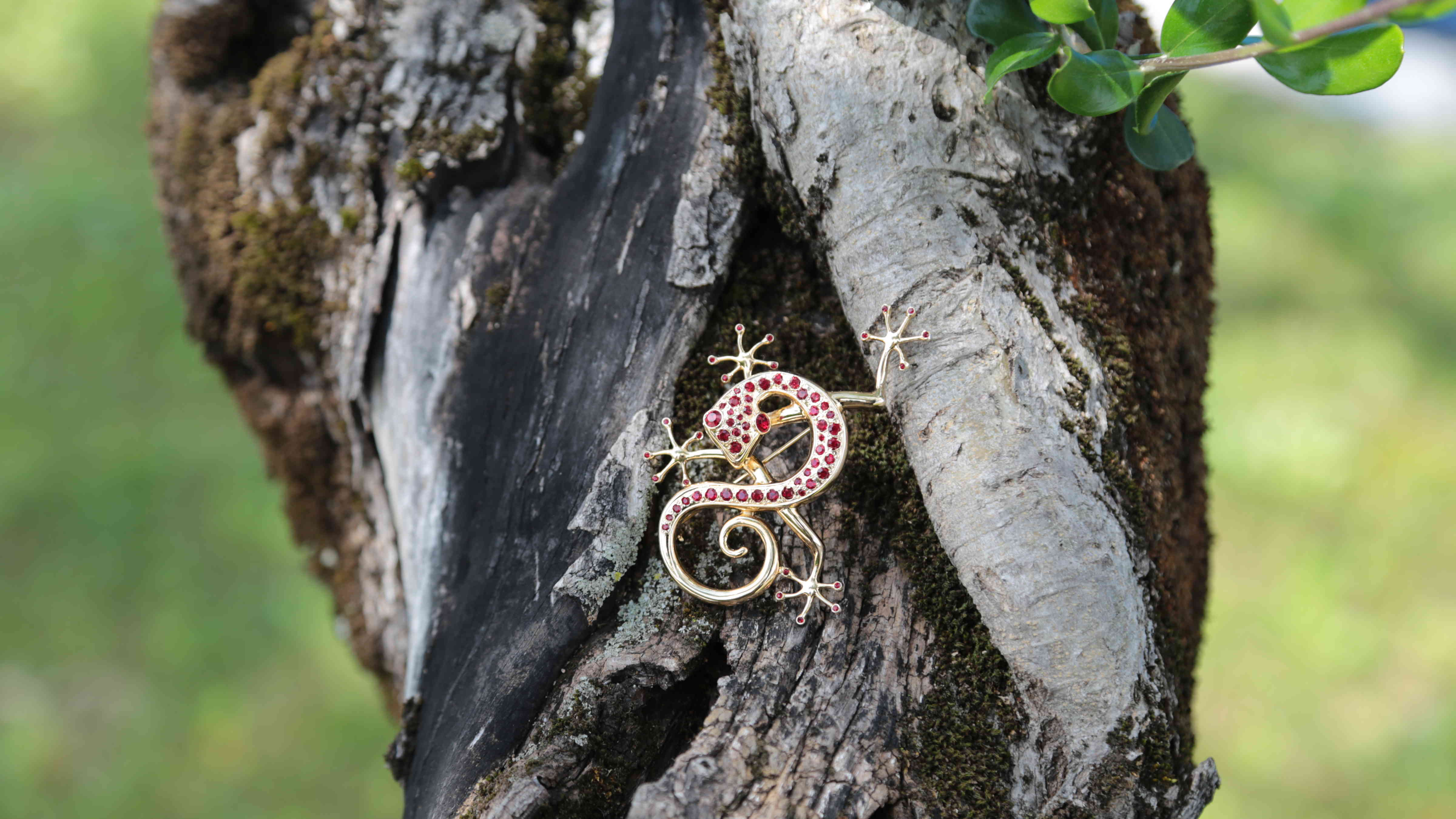 La tua idea... nelle nostre mani... ...è un bijoux !