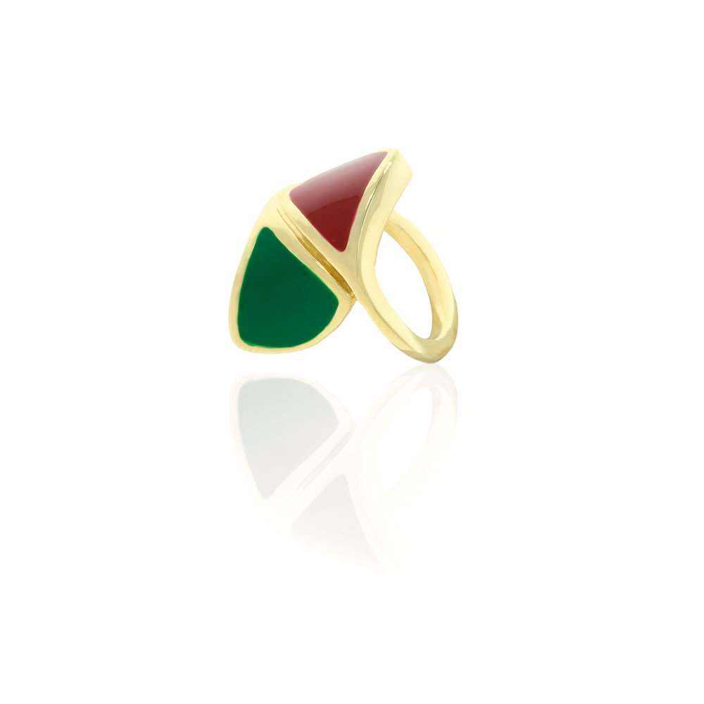 GINKO 2 - Anello in oro chiaro, caratterizzato da due triangolini che richiamano le foglie della pianta GINKO, smaltate in verde e rosso.

Misure disponibili dalla 9 alla 25. - A.Z. Bigiotterie