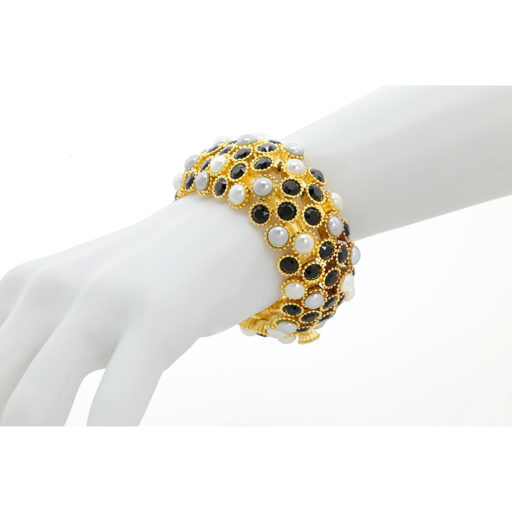 BOUQUET 3 - Here is a perfect bracelet to enrich your wrist. Wear it alone or together with the rest of the set, on any occasion!
Jewel made of light gold with black crystals and white and light grey pearl. - A.Z. Bigiotterie