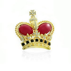 LA CORONA - Una spilla unica, per sentirsi in tutti i sensi una regina.
Accessorio realizzato con oro chiaro e cristallo, carré neri e resina rossa. - A.Z. Bigiotterie