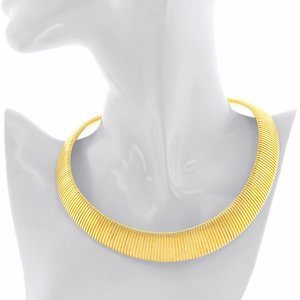TUBE - Girocollo a catena rigida completamente placcato oro: un evergreen che &egrave; sempre di moda! - A.Z. Bigiotterie
