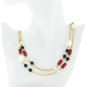 CLEO - CLEO is made for those who look for a stylish touch: jewel in light gold with red coral and black resin alternated and pearl. - A.Z. Bigiotterie