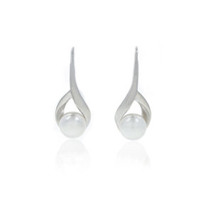 ELISA - With ELISA earring you can never go wrong, as it is a timeless piece.
Jewel made of rodhium and pearl. - A.Z. Bigiotterie