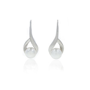 ELISA - With ELISA earring you can never go wrong, as it is a timeless piece.
Jewel made of rodhium and pearl. - A.Z. Bigiotterie