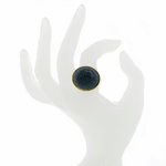 TESSA - TESSA &egrave; un anello in oro chiaro con resina nera dalla texture particolare, che lo rendono unico e ideale per una donna che vuole stupire!

Disponibile dalla misura 9 alla 25. - A.Z. Bigiotterie