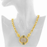 BEE BEE 2 - Chain choker in light golg with rings: its peculiarity is the magnetic closing that allows to attach a central motif in light peach with a lovely little bee and fum&eacute; stone. - A.Z. Bigiotterie