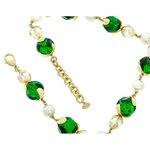 Oro chiaro con smeraldi e cristalli e perle bianche