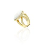 WAVE - Elegant and modern, this ring can be worn with any outfit!
Jewel made of light gold and white resin, available from size 9 to 25. - A.Z. Bigiotterie