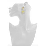 MARGHERITA - Un orecchino a forma di margherita che dona armonia e delicatezza al viso poiché fatto di oro rodio chiaro e cristalli. - A.Z. Bigiotterie